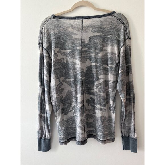 We the Free Free People Arielle Camo Print Long Sleeve Crew Neck Top Slouchy XS‎ - Picture 8 of 8